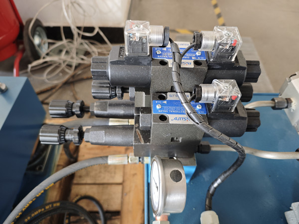 落錘式沖擊試驗系統的技術方案(圖3) 落錘式沖擊試驗系統的技術方案(圖3)